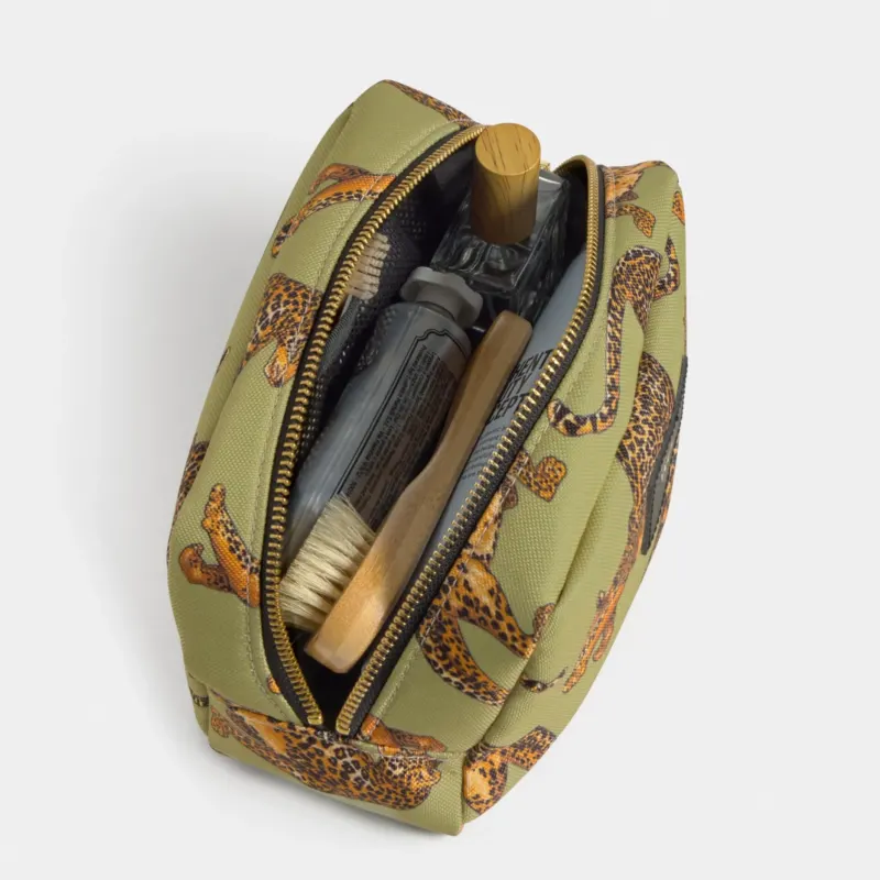 Kulturbeutel "Avo Leopard" – Grün · Leopardenmuster · 20 cm | Wouf