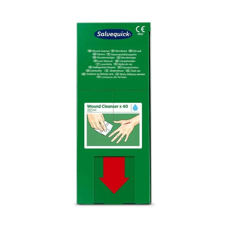 Eine grüne Schachtel mit Salvequick savett wundreiniger (0,9% NaCl, steril) von Orkla Wound Care AB ist mit mehrsprachigem Text, einer Abbildung von Händen, die ein Tuch benutzen, einem großen roten Pfeil, der nach unten zeigt, und "40 Stück" auf dem Etikett versehen.