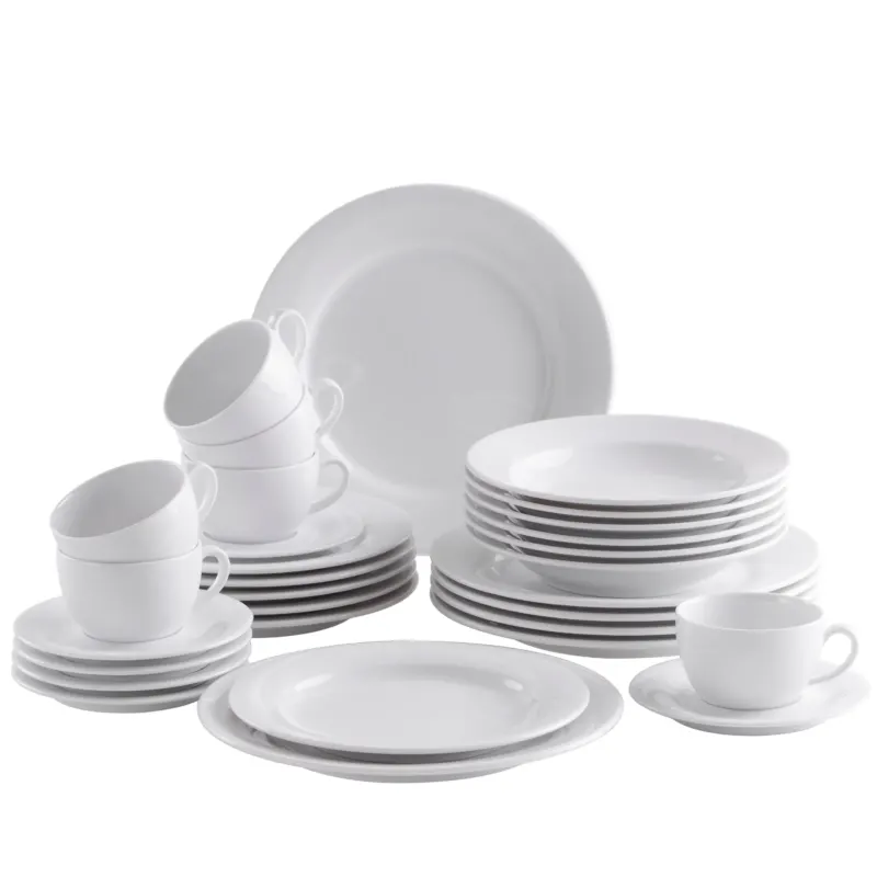Ein Set von weißen Geschirrteilen, das aus verschiedenen Tellern, Schalen und Tassen besteht. Die Teile sind in mehreren Stapeln angeordnet, die größeren Teller befinden sich unten, während kleinere Schalen und Tassen oben gestapelt sind. Der gesamte Geschirrset hat ein schlichtes, modernes Design ohne Muster und strahlt eine saubere, elegante Ästhetik aus.