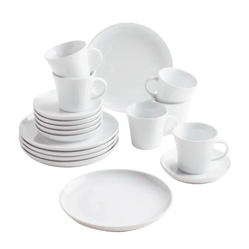Eine Weißgeschirr-Set besteht aus mehreren Tellern, Untertassen und Kaffeetassen. Die Teller sind stapelbar und zeigen eine glatte, schlichte Oberfläche. Mehrere Tassen sind auf den Tellern angeordnet, einige sind übereinander gestapelt. Das gesamte Set hat ein minimalistisches Design und eine einheitliche, glänzende weiße Farbe. Dieses Geschirr eignet sich gut für den täglichen Gebrauch oder besondere Anlässe.