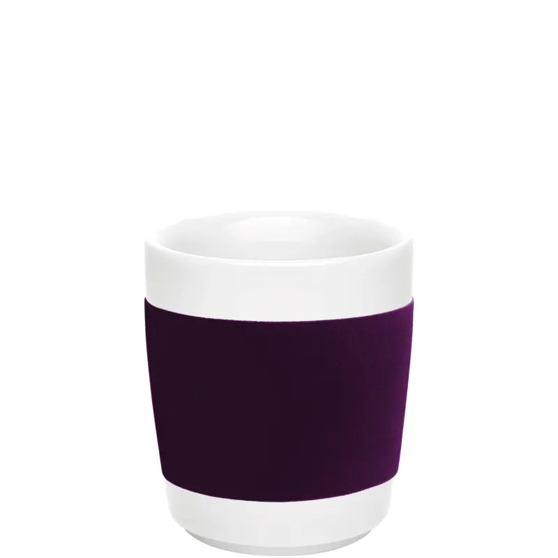 Ein eleganter, keramikfarbener Becher mit einer weißen Innenseite und einem sanften, violetten Außenrand. Der Becher hat eine schlichte, moderne Form und könnte für heiße Getränke wie Kaffee oder Tee verwendet werden. Die matten Oberflächen verleihen ihm einen stilvollen und zeitgemäßen Look, der sich gut für den täglichen Gebrauch oder als Geschenk eignet.