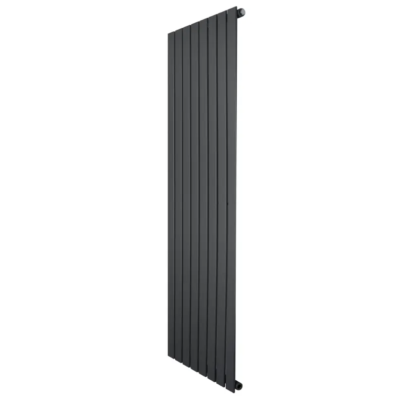 Flachheizkörper in Anthrazitgrau, 1600mm x 560mm, mit schlankem, vertikalem Design und glatter, mattschwarzer Oberfläche für moderne Innenräume
