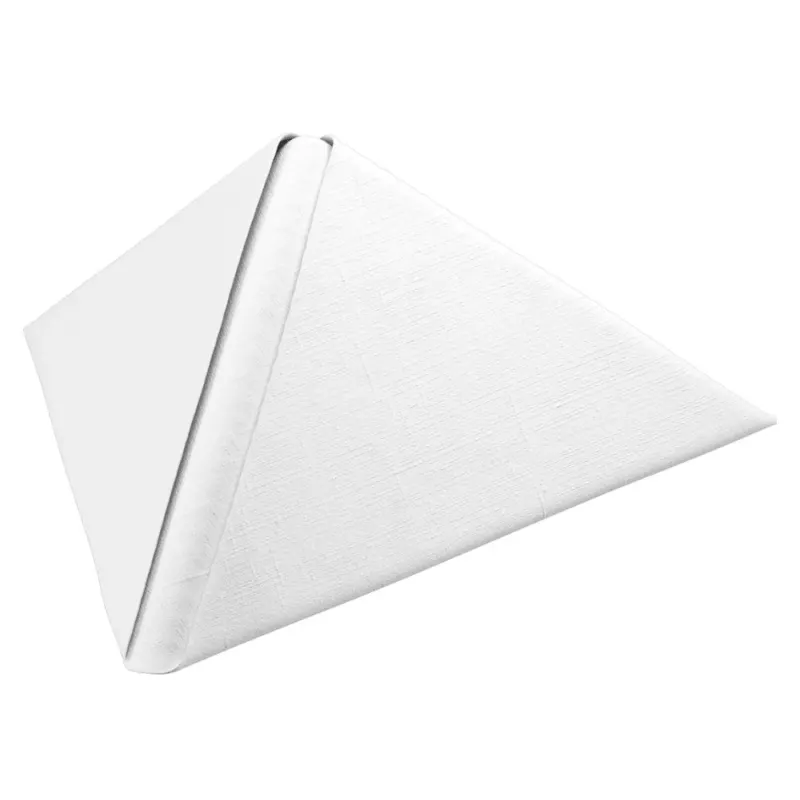Eine dreieckig gefaltete Duni Dunilin®-Serviette 48 x 48 cm Weiß der Duni GmbH hebt sich vom weißen Hintergrund ab und betont ihre stoffähnliche Textur und ihr subtiles Muster.