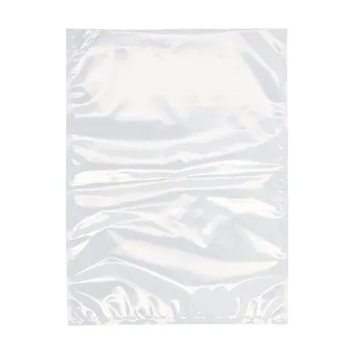 Ein Starpak 100 Siegelrandbeutel, PA / PE transparent, von Starpak liegt flach auf einem weißen Hintergrund. Dieser glatte, leicht zerknitterte Beutel ist ideal für Kammervakuumierer, um Lebensmittel frisch zu halten.