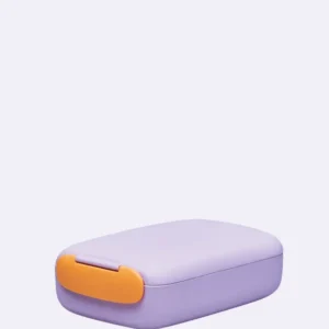 Rechteckige Lunchbox in violett mit Verschluss in orange