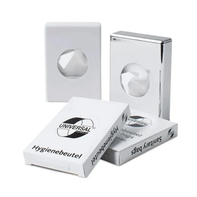Ausgestellt sind vier weiße Spender für Hygienebeutel. Zwei Spender haben eine glänzende Oberfläche und die anderen beiden eine matte. Der Spender an der Vorderseite trägt die Aufschrift „Hygienebeutel Hygiene Bags“ mit einem Globus-Logo, ist speziell für Damenhygieneartikel konzipiert und aus strapazierfähigem PE-HD-Folie-Material gefertigt. Das Produkt ist unter dem Namen DEISS Universal Hygienebeutel der Marke EMIL DEISS KG (GmbH + Co.) bekannt und enthält 30 Beutel pro Packung.