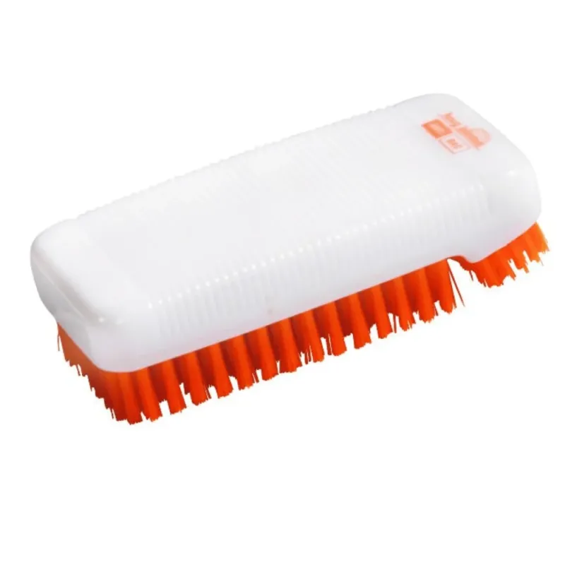 Die Haug ANTI BAC Nagelbürste Orange von Haug Bürsten KG hat ein rechteckiges Design mit weißem Griff und orangefarbenen Borsten, ideal für die professionelle Handreinigung. Ihre antibakteriellen Eigenschaften sorgen bei jedem Gebrauch für höchste Hygiene.