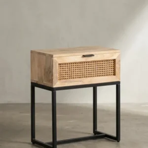 Seitenansicht der schmalen Nachtkonsole, ideal für kleine Schlafzimmer, mit Fokus auf das minimalistische Eisengestell._#sku_SAFWL6.809#