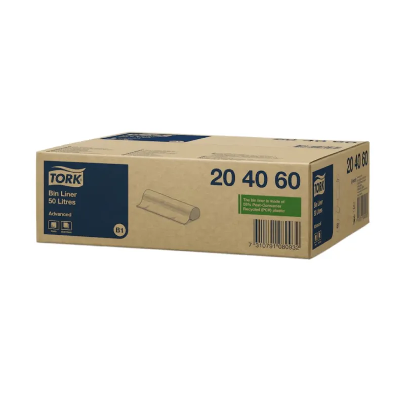 Ein Karton mit der Aufschrift „Tork 204060 Müllbeutel 50 l Transparent B1“ von TORK – Essity Professional Hygiene Germany GmbH verfügt über eine Kapazitätsanzeige von 20, 40, 60. Er ist für fortschrittliches Recycling konzipiert und besteht zu 100 % aus recyceltem Material. Die Abmessungen (61,5 x 89,5 cm) und der Barcode sind seitlich sichtbar und machen ihn perfekt für ein effektives Abfallmanagement.