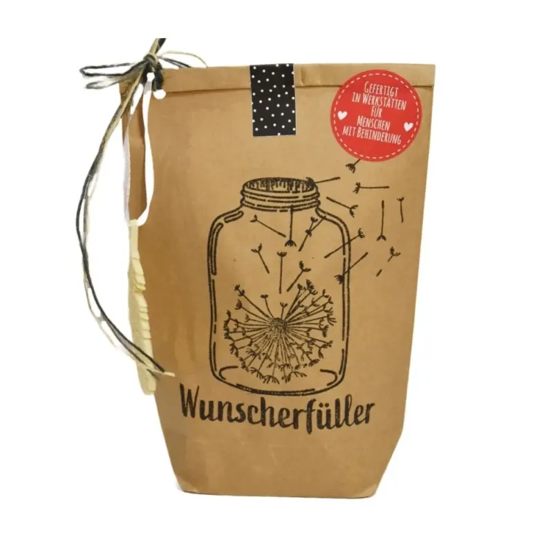Braune Wundertüte mit einem aufdruck eines Glases in dem eine Pusteblumme liegt unter dem sich die Schrift "Wunscherfüller" befindet mit einer angebundenen Filz Feder