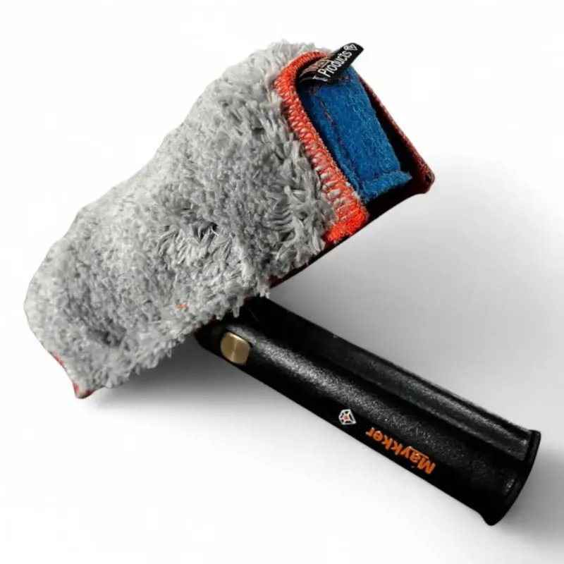 Grauer plüschhandschuh mit blauem innenfutter und oranger umrandung von meykler products im maykker einwascher komplett set python