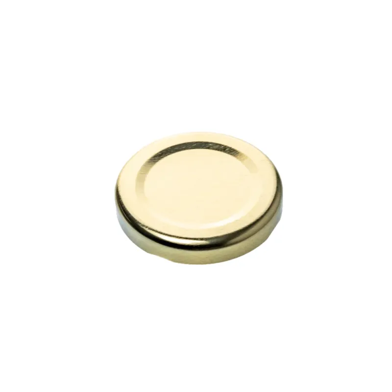 Goldener Twist-Off-Verschluss mit Muendungsdurchmesser 43 mm auf weißem Hintergrund