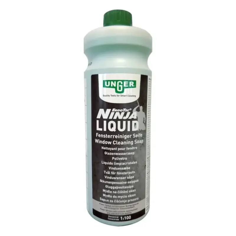 Eine durchscheinend hellgrüne plastikflasche mit grünem verschluss und schwarzem etikett des ung er ecotec ninja liquid fensterreinigungs-seife konzentrat 1l